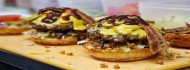 Photo of Húst hússal – Ahol a retró és a prémium burger találkozik a 8. kerület szívében