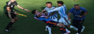 Photo of Vizsgálatot indít a FIFA Argentína ellen Paredes balhéja miatt