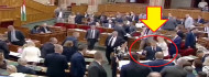 Photo of KÍNOS! Bekapcsolva maradt Magyar Péter mikrofonja – Hallatszott, mire utasítja a képviselőit