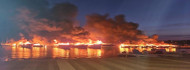 Photo of Hatalmas lángokkal égtek a hajók a magyarok egyik kedvenc üdülőhelyén