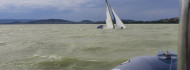 Photo of Haragos Balaton – 4 kilométerre sodorta el a szél a parttól a matracos férfit, amikor végre sikerült kimenteni